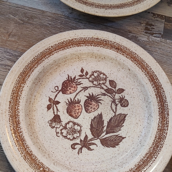 Set of six retro vintage (1970s) Churchill China Wild Strawberry luncheon plate - Picture 8 of 9